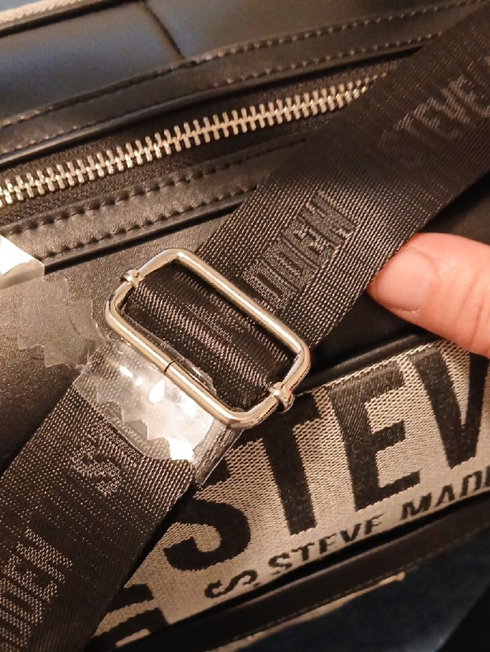 Steve Madden Black & White Logo Weekender Bag Used Once. - Picture 5 of 13